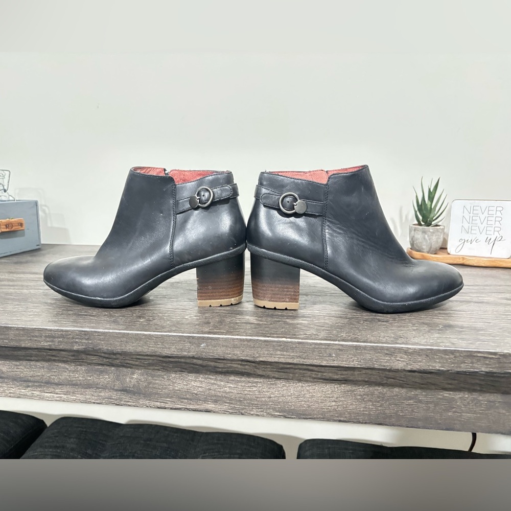 Dansko Perry Burnished Black Leather Waterproof Zip Up Ankle Booties Women EU 40